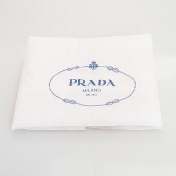 Prada, A 'Vitello Daino Tote' bag.