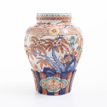 Vas, porslin. Japan, Meiji (1868-1912).
