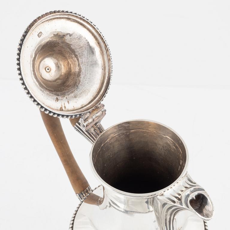 Daniel Smith & Robert Sharp, 
a silver coffee pot, London 1768-77.