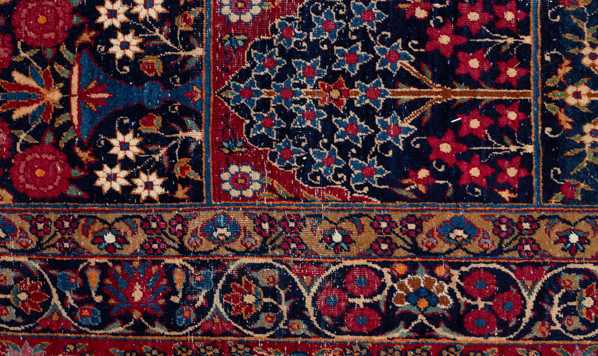 A carpet, an antique/a semi-antique Yezd, ca 557-562 x 366,5-370,5 cm.