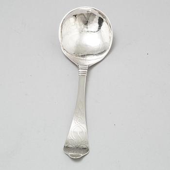 Lars Löfgren, BRÄNNVINSSKÅL, silver,  Hudiksvall (1797-1853) samt Johan Wickman, SKED, silver, Hudiksvall (1750-55).
