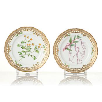 A set of 12 Royal Copenhagen 'Flora Danica' lunch plates, Denmark, 1889-1922.