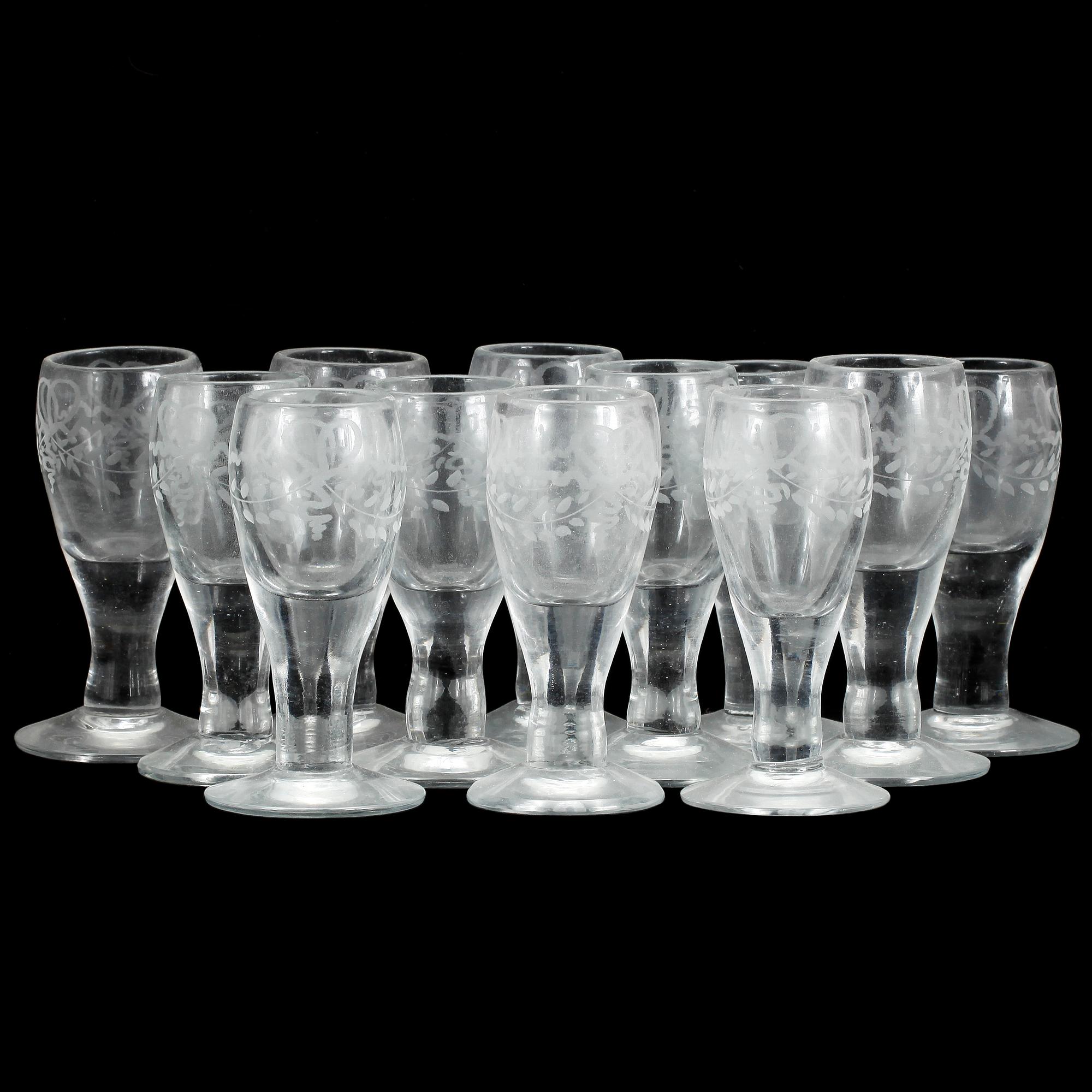 VINGLAS, 12 st, troligen 1800-tal.