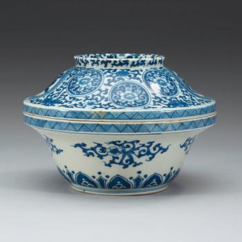 A Japanese blue and white bowl with cover, Meiji (1868-1912).