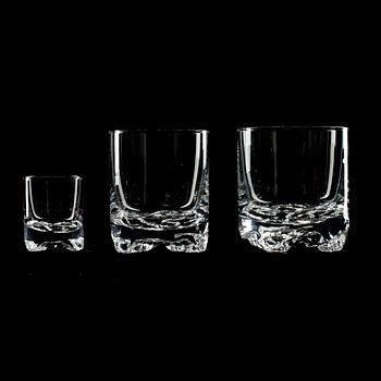 DRICKSGLAS, 18 st, KARAFF och ISHINK, "Gaissa", design Tapio Wirkkala, Iittala, 1900-talets slut.