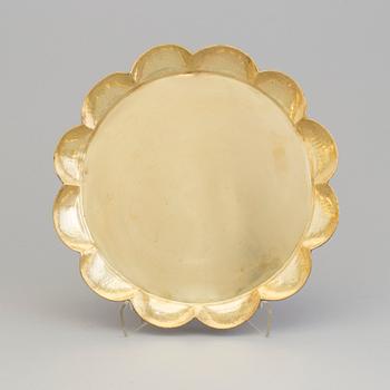 A set of three brass trays by Arvid Johansson, Arvika Konstsmide.