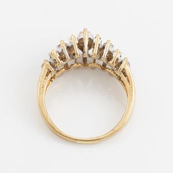 14K gold and baguette- and brilliant cut diamond ring.