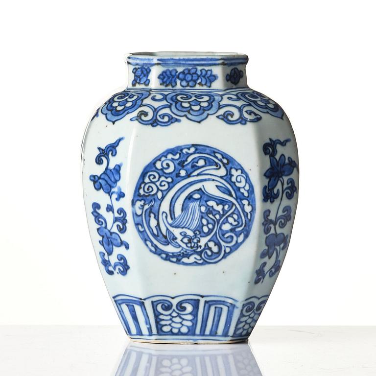 A blue and white faceted 'qilin dragon' jar, Ming dynasty (1368-1644).