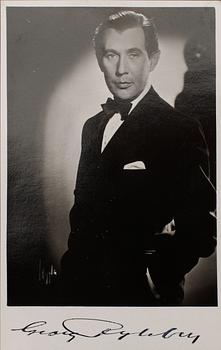 FOTOGRAFIER MED AUTOGRAFER, Georg Rydeberg samt Viveca Lindfors, 1900-talets första hälft.