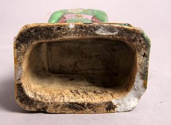 FIGURIN, porslin. Qing, 1800-talets andra hälft.