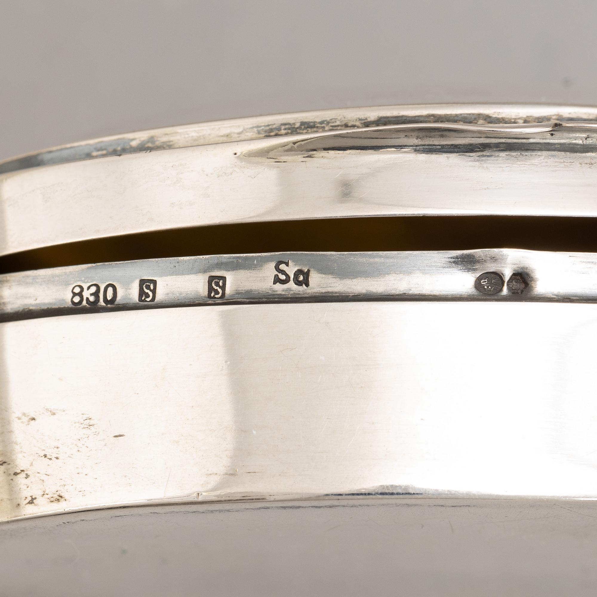 A Ray Urban silver tumbler and a 20th century parcel-gilt silver snuff box, with Swedish import marks.