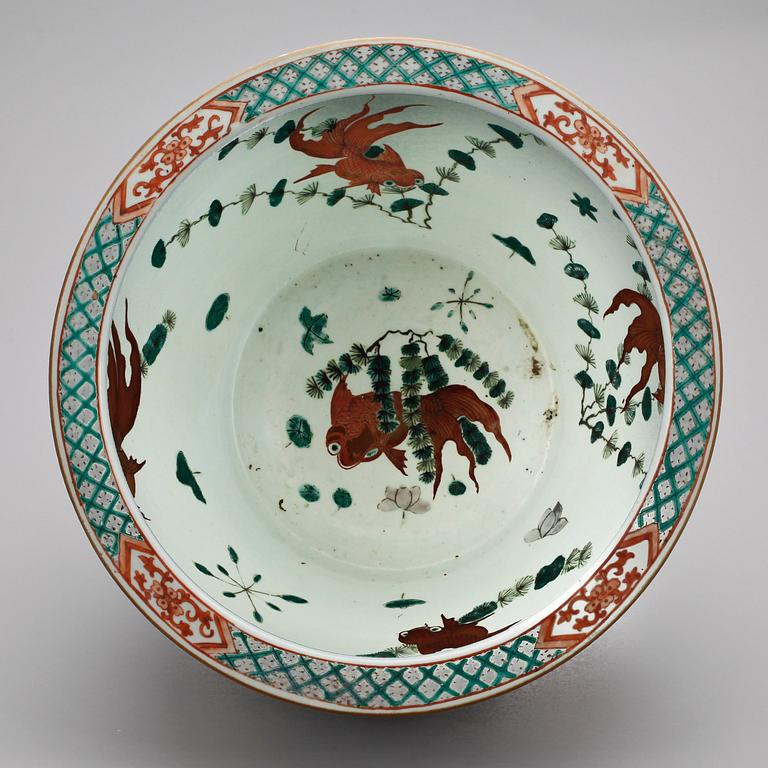 FISKBASSÄNG, poslin, Kina, 1800/1900-tal.