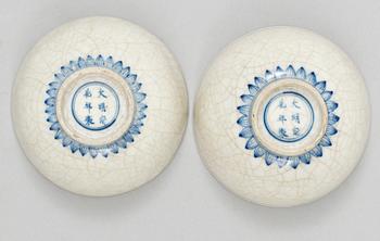 A pair of blue and white bowls, Qing dynasty (1644-1912), with Chenghua´s six character mark.