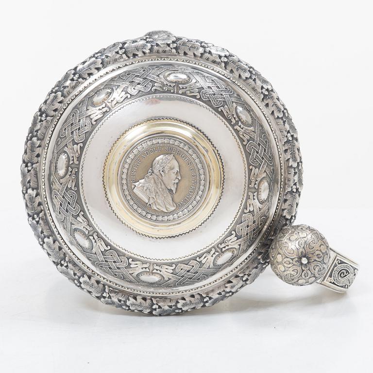 Karl Anderson, Dryckeskanna, silver, Stockholm 1906.