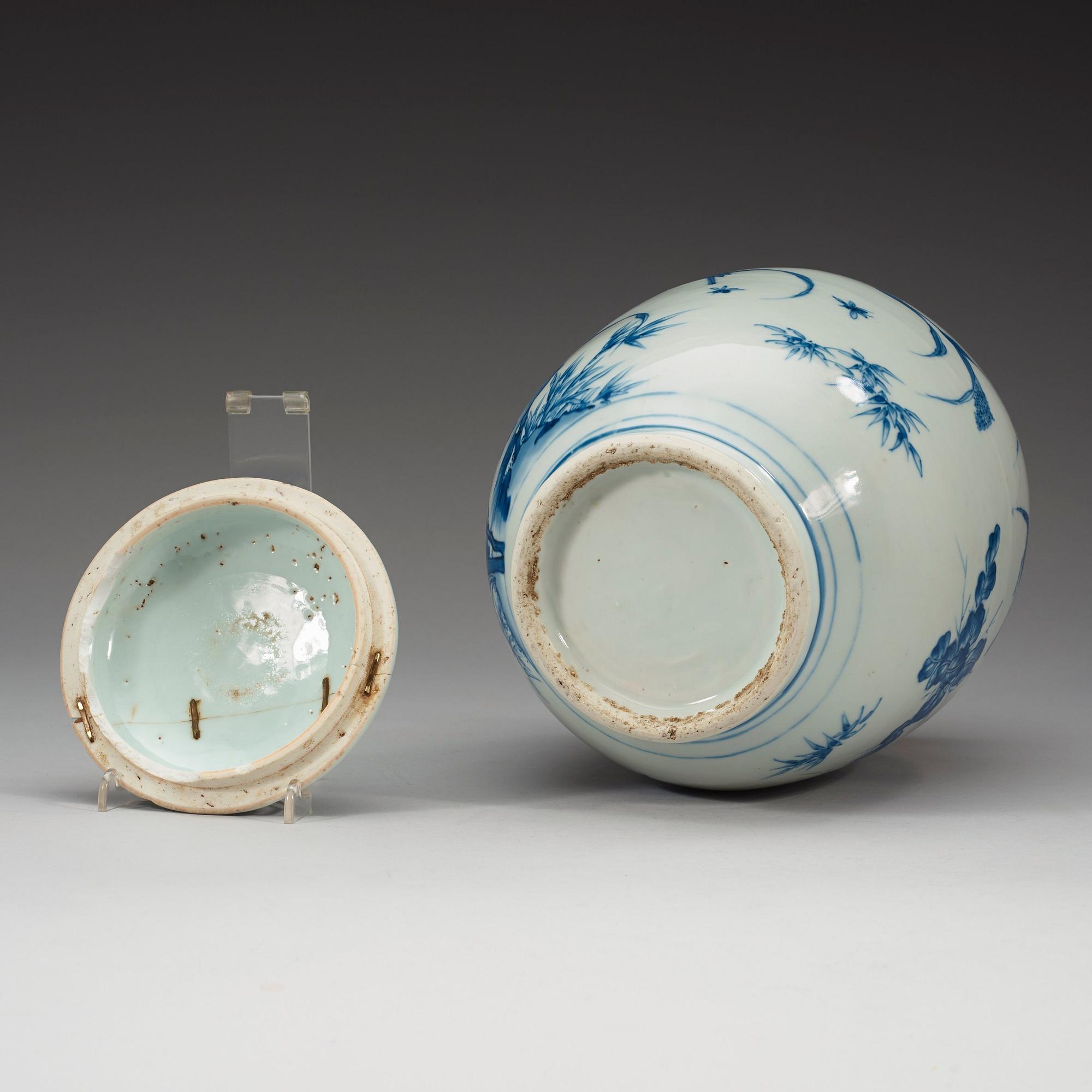 URNA med LOCK, porslin. Transition, 1600-tal.