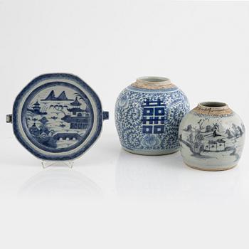 Two blue and white porcelain ginger jars and a warm water dish, China, Qing dynasty, 19th century.