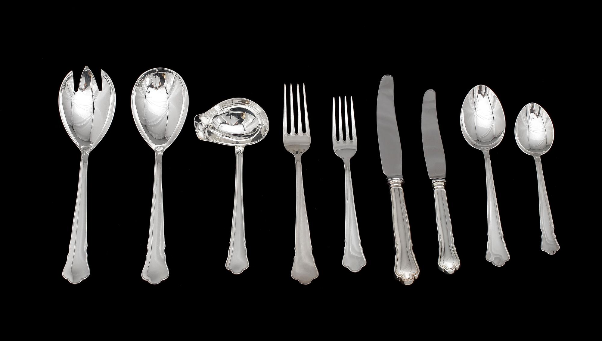 BESTICK, 65 delar, Chippendale, silver, i schatull. 1900-tal. Total vikt ca 2340 gram.