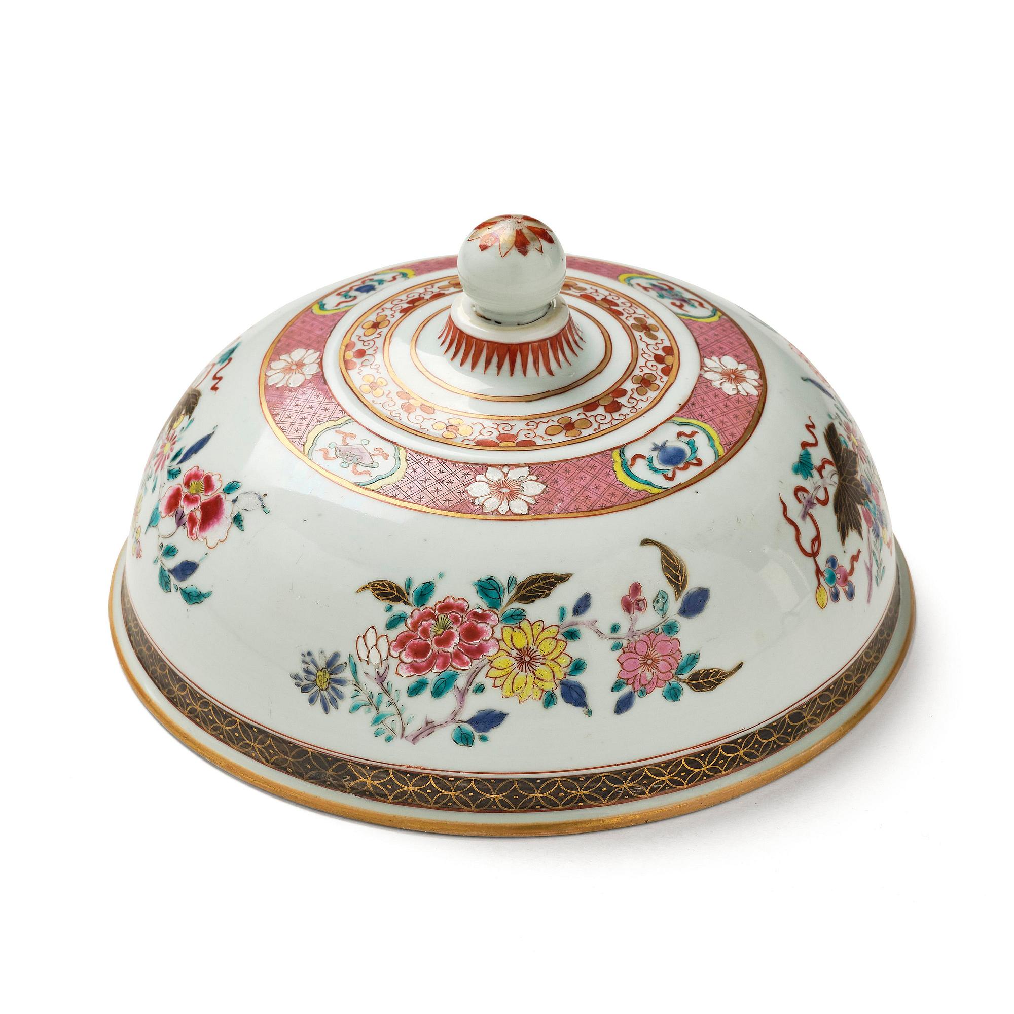 A famille rose cover, Qing dynasty, 18th century.