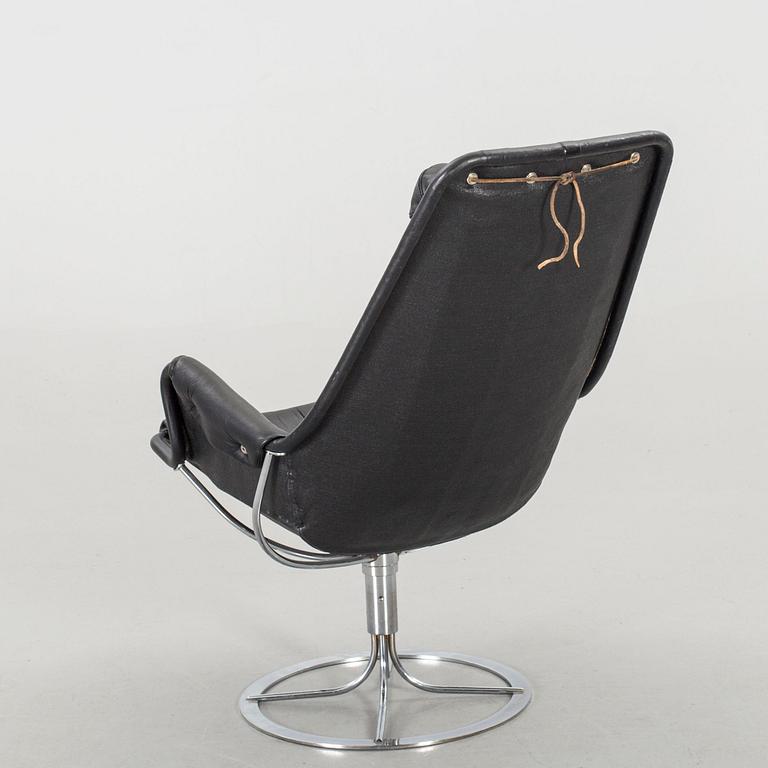 A BRUNO MATHSSON "JETSON" ARMCHAIR.