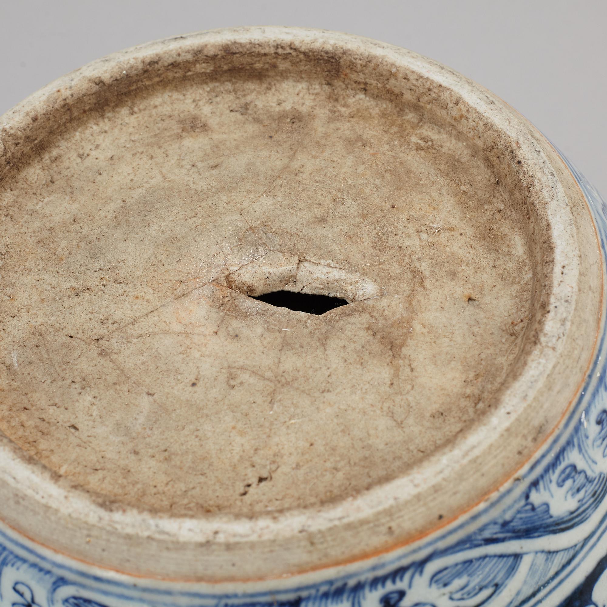 A blue and white flower pot, Qing dynasty, 19th century.