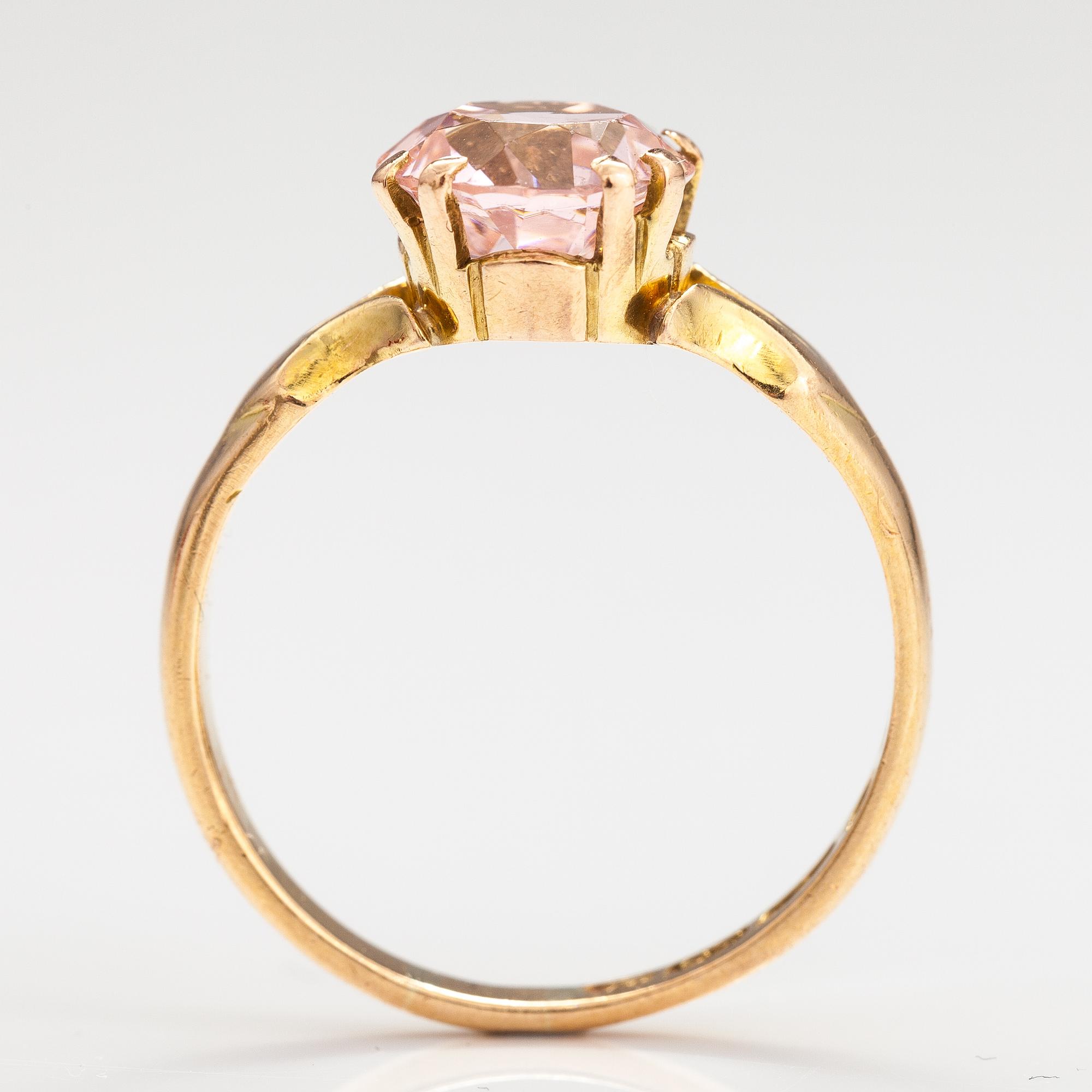 An 18K gold ring with a YAG-stone. Johan Akseli Tarkiainen, Vyborg 1927.