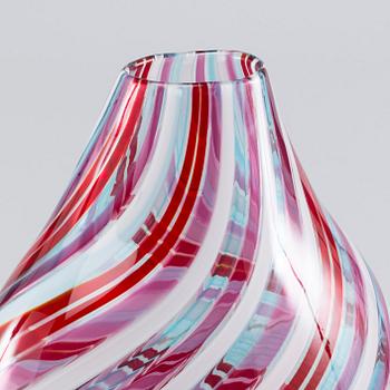 A murano vase with partly battuto technique.