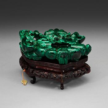 73. A malachite brush washer in the shape of lotus and lingzhi, Qing dynasty (1664-1912).