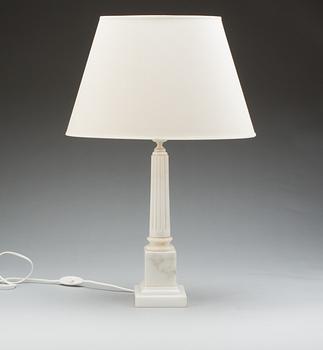 BORDSLAMPA, alabaster , 1900-tal.