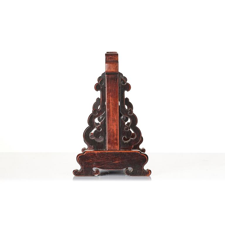 A carved Chinese hardwood stand for a table screen, Qing dynasty.