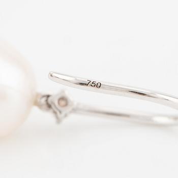 Earrings, 18K white gold with cultured freshwater pearls and brilliant-cut diamonds.