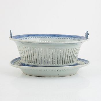 A porcelain chestnut bowl with stand, China, Jiaqing (1796-1820).