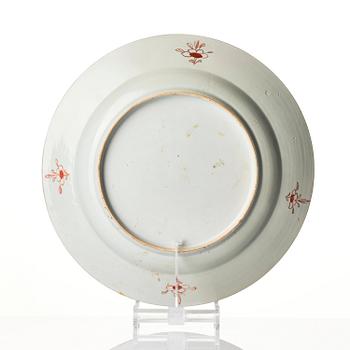 A large iron red and famille verte charger, Qing dynasty, early 18th century.