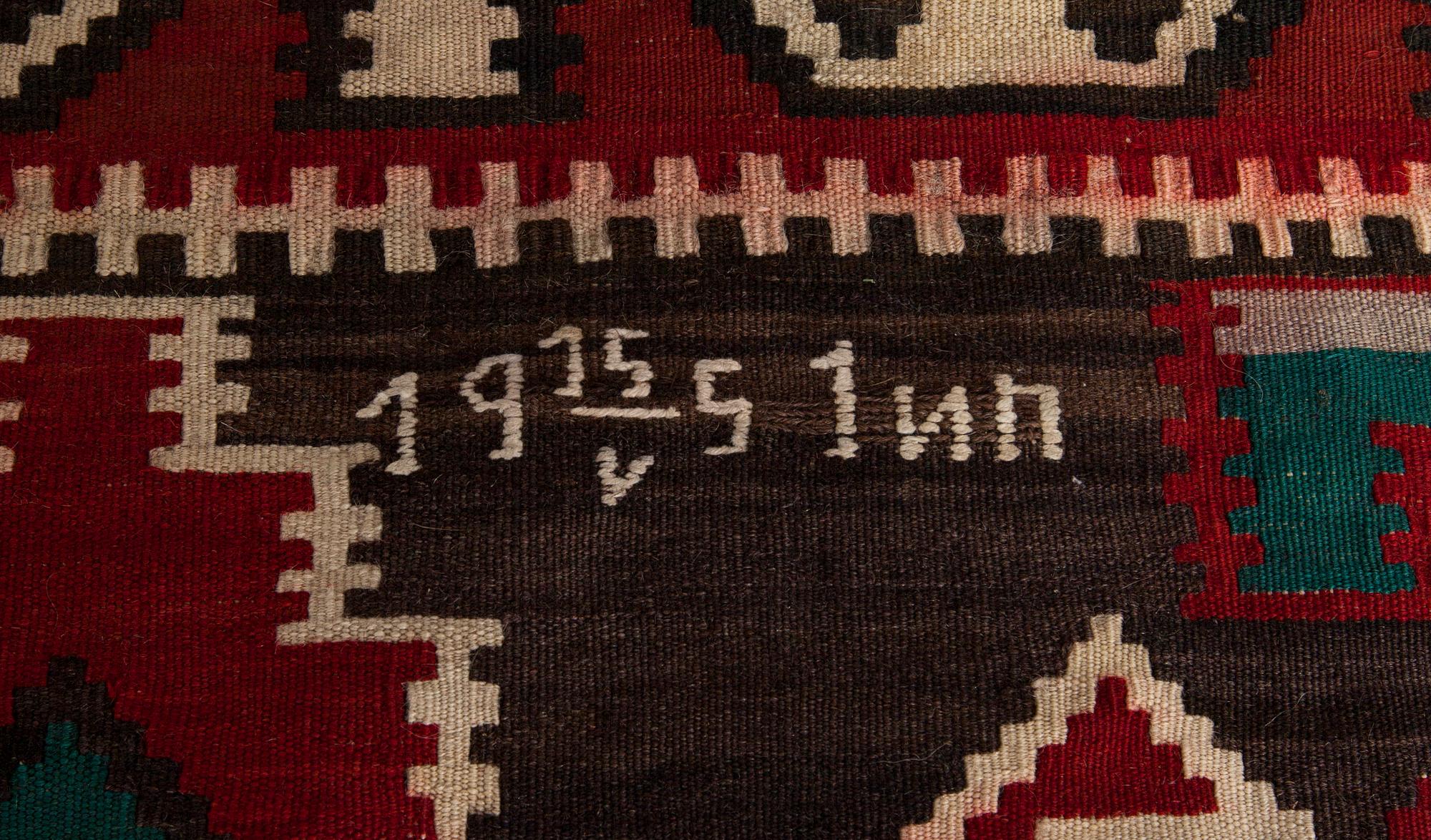 Matto, Kelim, päivätty. Noin 305 x 175 cm.