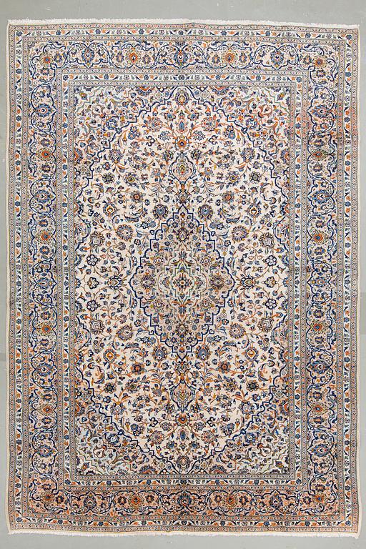 A carpet from Yezd 422 x 292 cm.