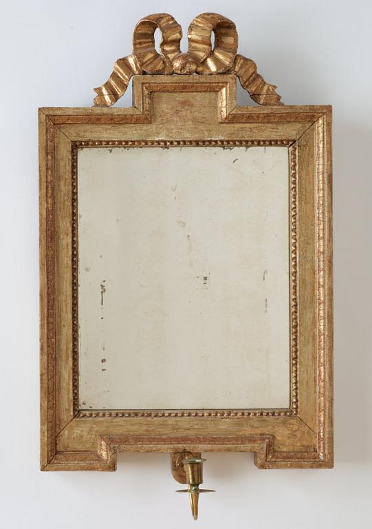 SPEGELLAMPETTER, för ett ljus, två stycken, av Johan Åkerblad (mästare i Stockholm 1758-1799). Gustavianska.