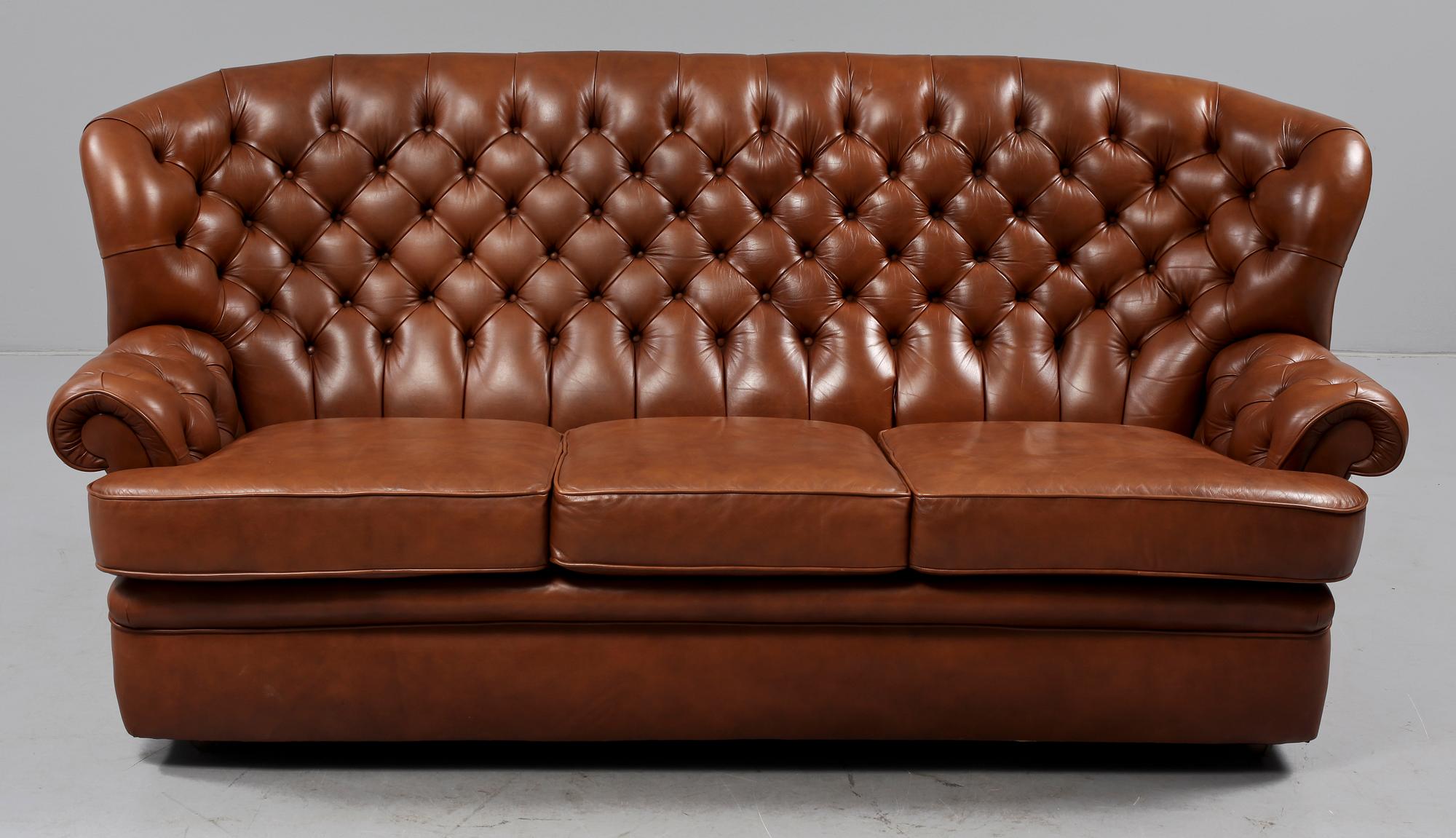 SOFFA, Chesterfield-modell, Wade Upholstery, Long Faton, England, 1900-talets andra hälft.