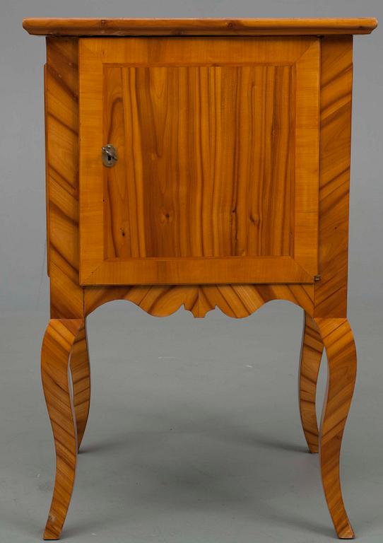 POTTSKÅP, rokoko, alm, 1700-tal.