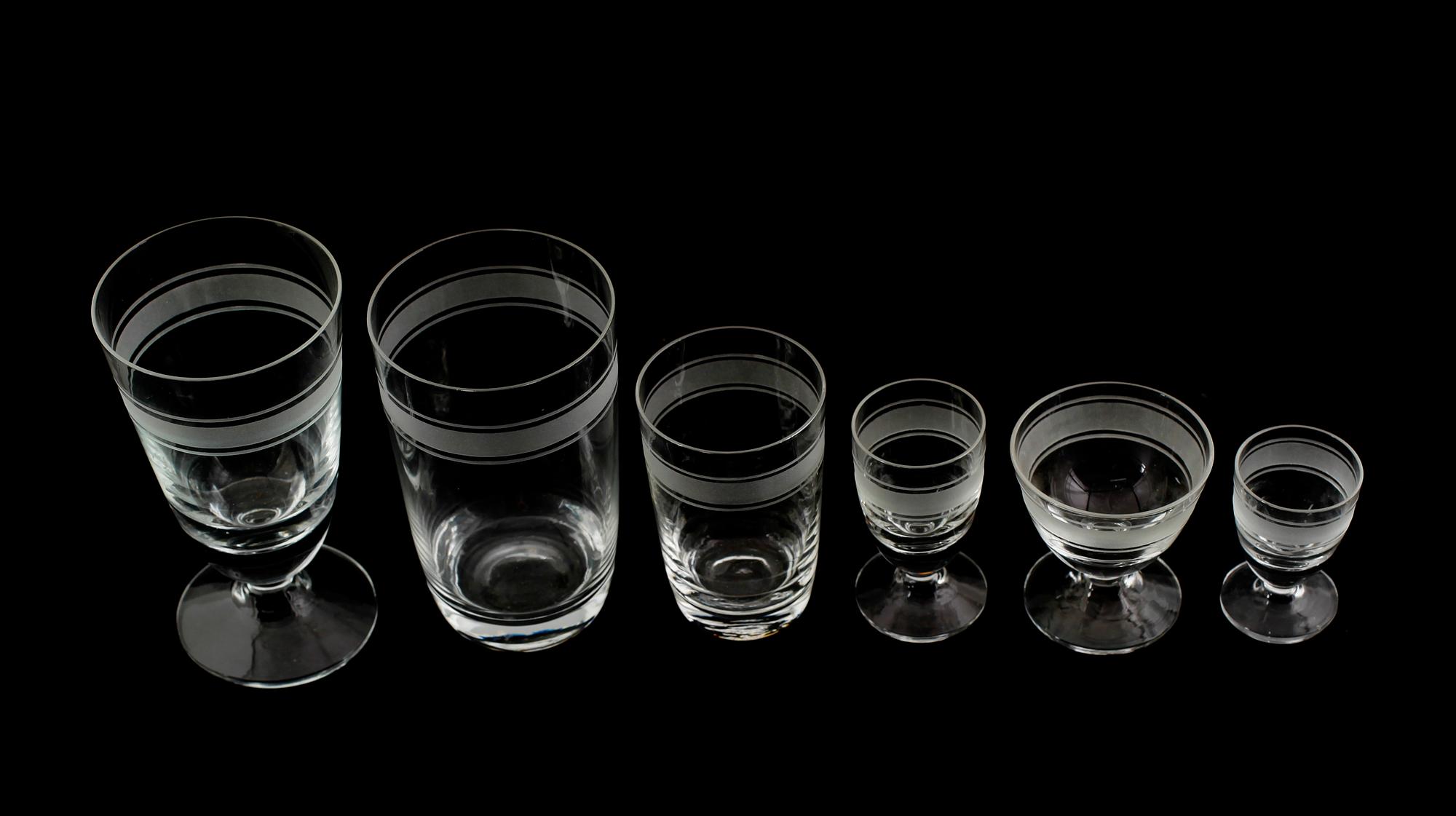 SERVISGLAS, 48 delar, med s k rydbergsbård, 1900-talets första hälft.