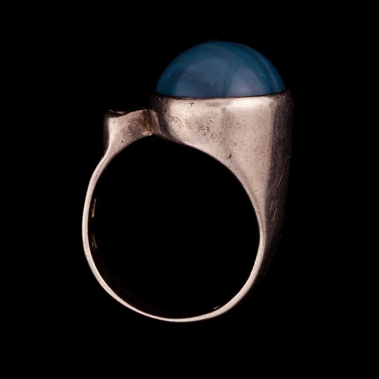 RING, sterling silver, cabochonslipad agat, svenska stämplar BON. 1900-talets andra hälft. Vikt 6,2 g.