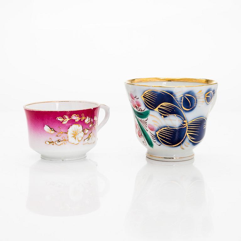 A 2-pcs set of porcelain cups with saucers, Kuznetsov and two plates, Gardner, various years 1880-1917.