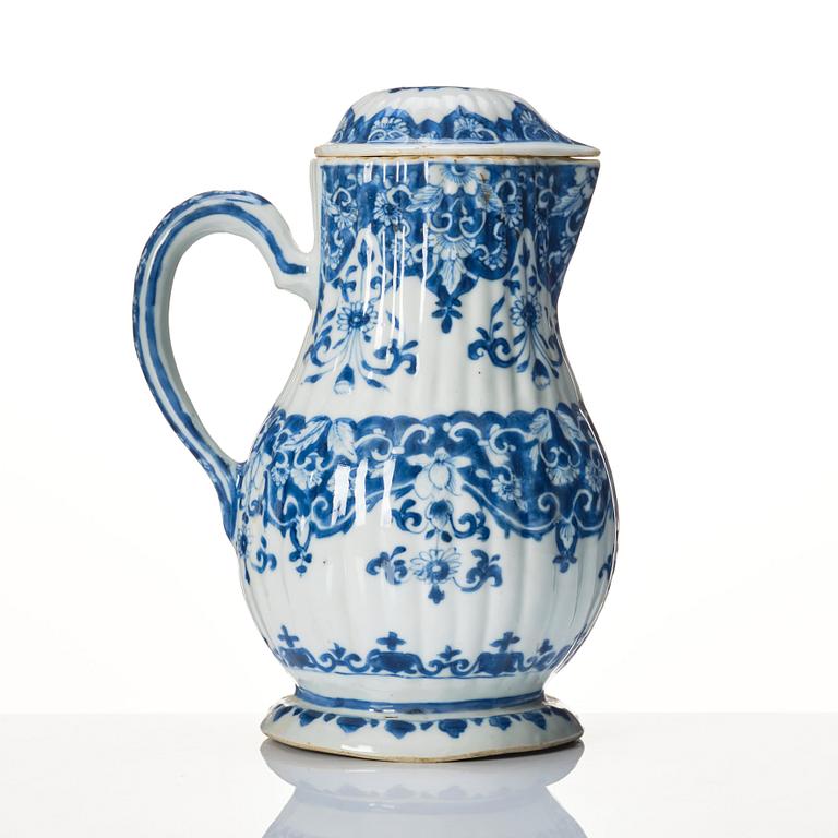 A blue and white 'Rouen pattern' ewer with cover, Qing dynasty, Kangxi (1662-1722).