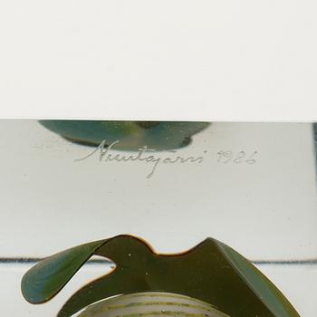 ÅRSKUB, glas, numerad 345/2000, signerad Oiva Toikka  Nuutajärvi 1986.