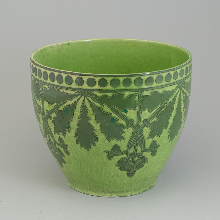 GUNNAR WENNERBERG,  ytterfoder, porslin, sgrafitto, Gustafsberg, signerat G Wennerberg och daterat 1902.