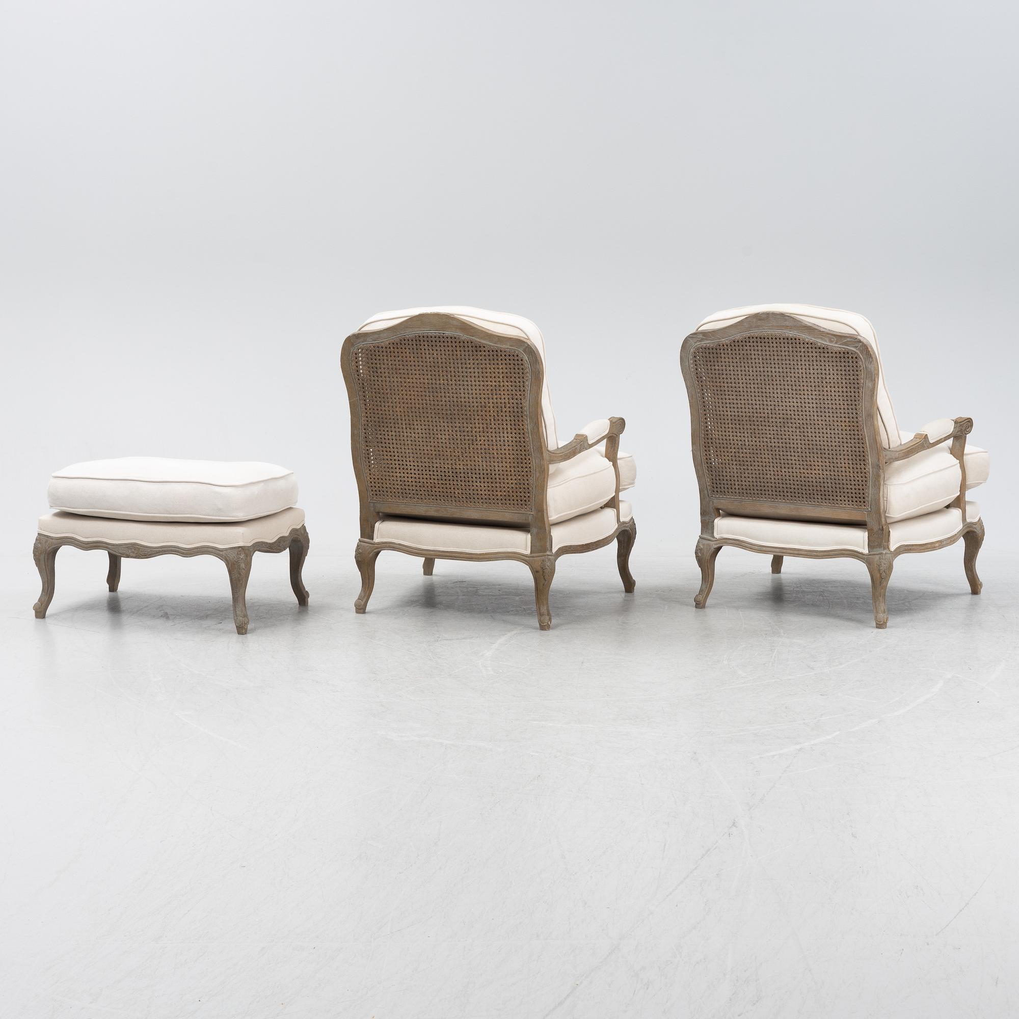 Fåtöljer, ett par samt fotpall, rokokostil, 1900-talets senare del.