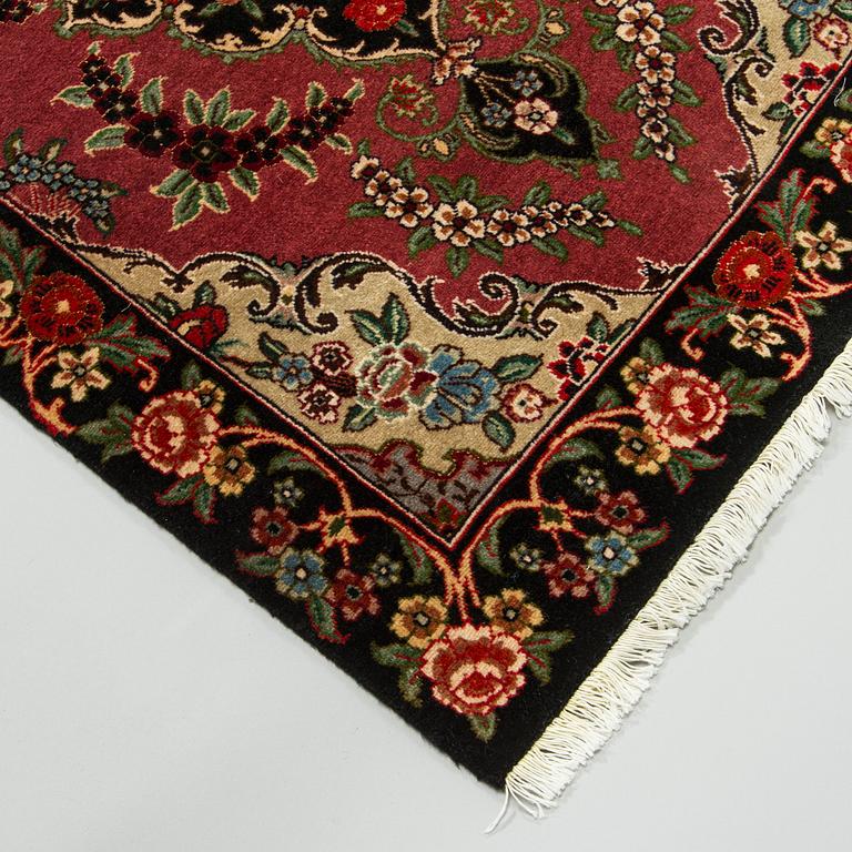 A runner, Tabriz part silk, so called 50 Radj. Ca. 400 x 90 cm.