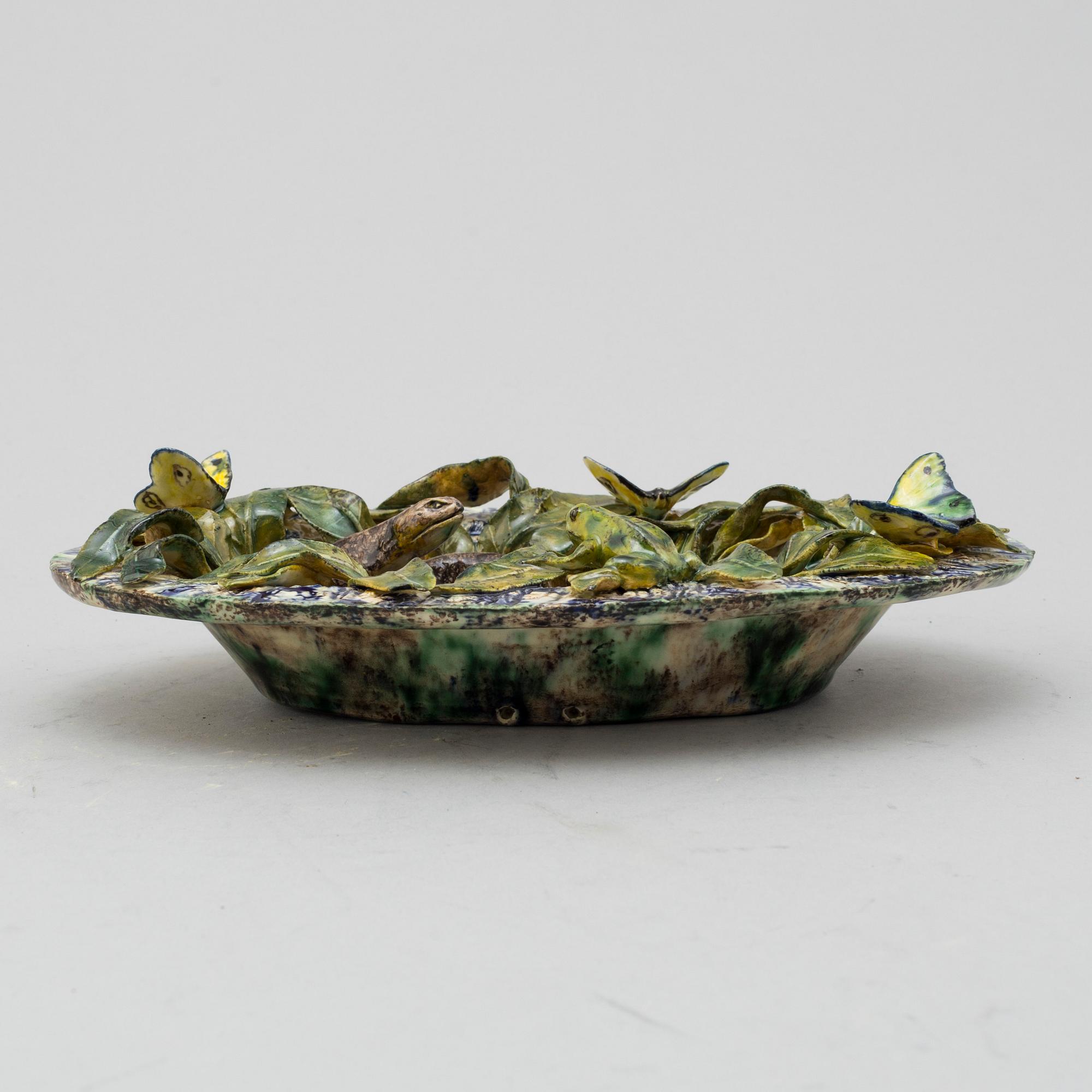 A richly decorated Palissy-style majolica plate, 19th century.