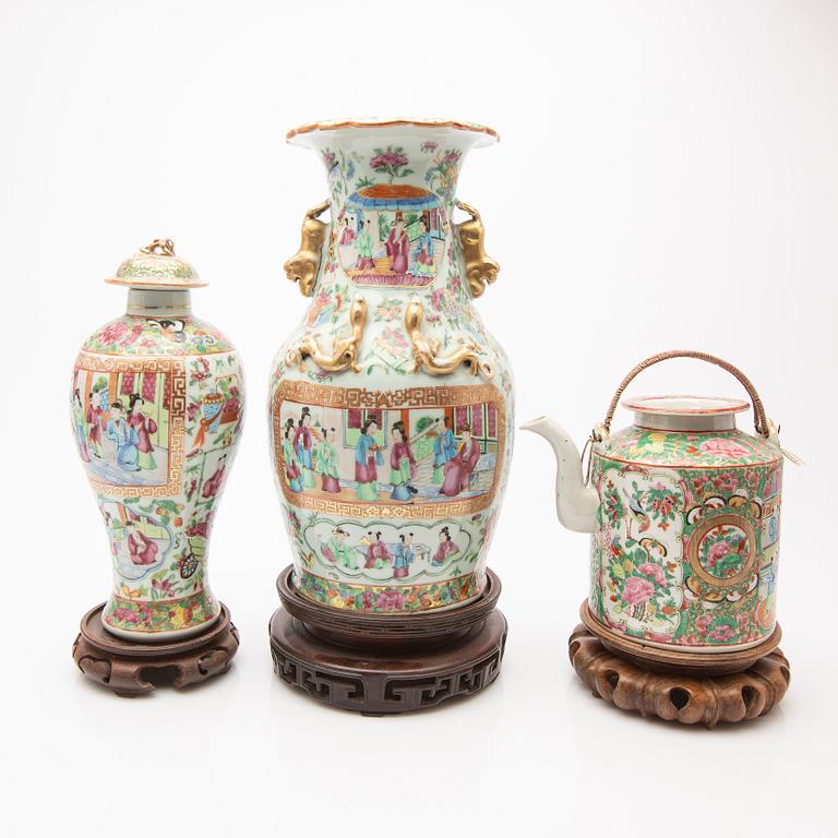 A porcelain set, 8 pieces, Canton, 19th century, China.