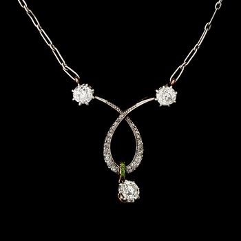 A NECKLACE, 14K (56) gold, old cut diamonds, demantoids. St Petersburg 1898-1904.