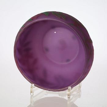 An Axel Enoch Boman Art Nouveau cameo glass bowl, Reijmyre, Sweden, 1910.