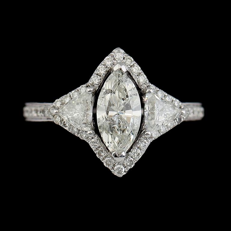 RING, 18K vitguld, diamanter tot ca 2.09 ct.